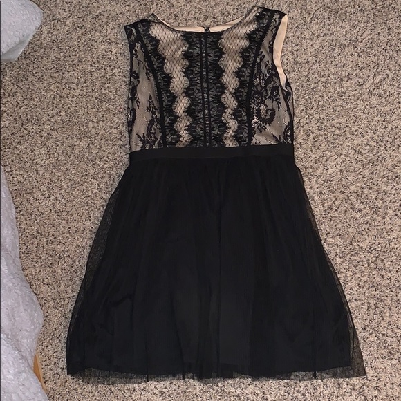 Formal dress - Picture 1 of 1